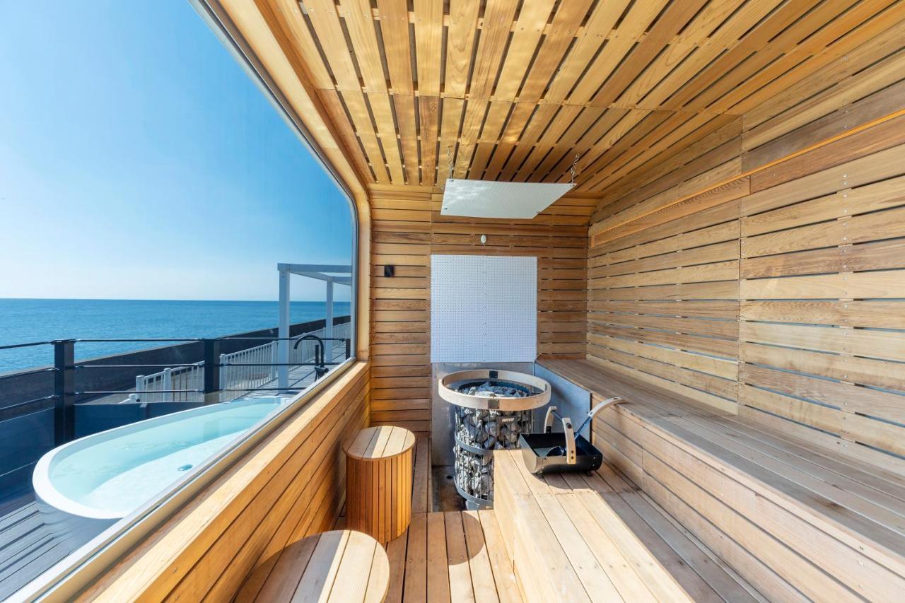 Malibu Hotel Zushi Exterior photo